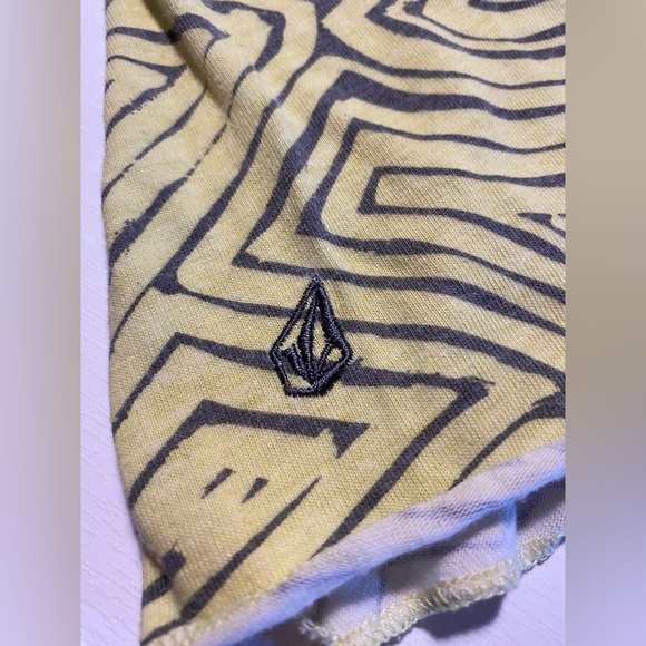 Volcom Women’s Tank Top. - Picture 2 of 5